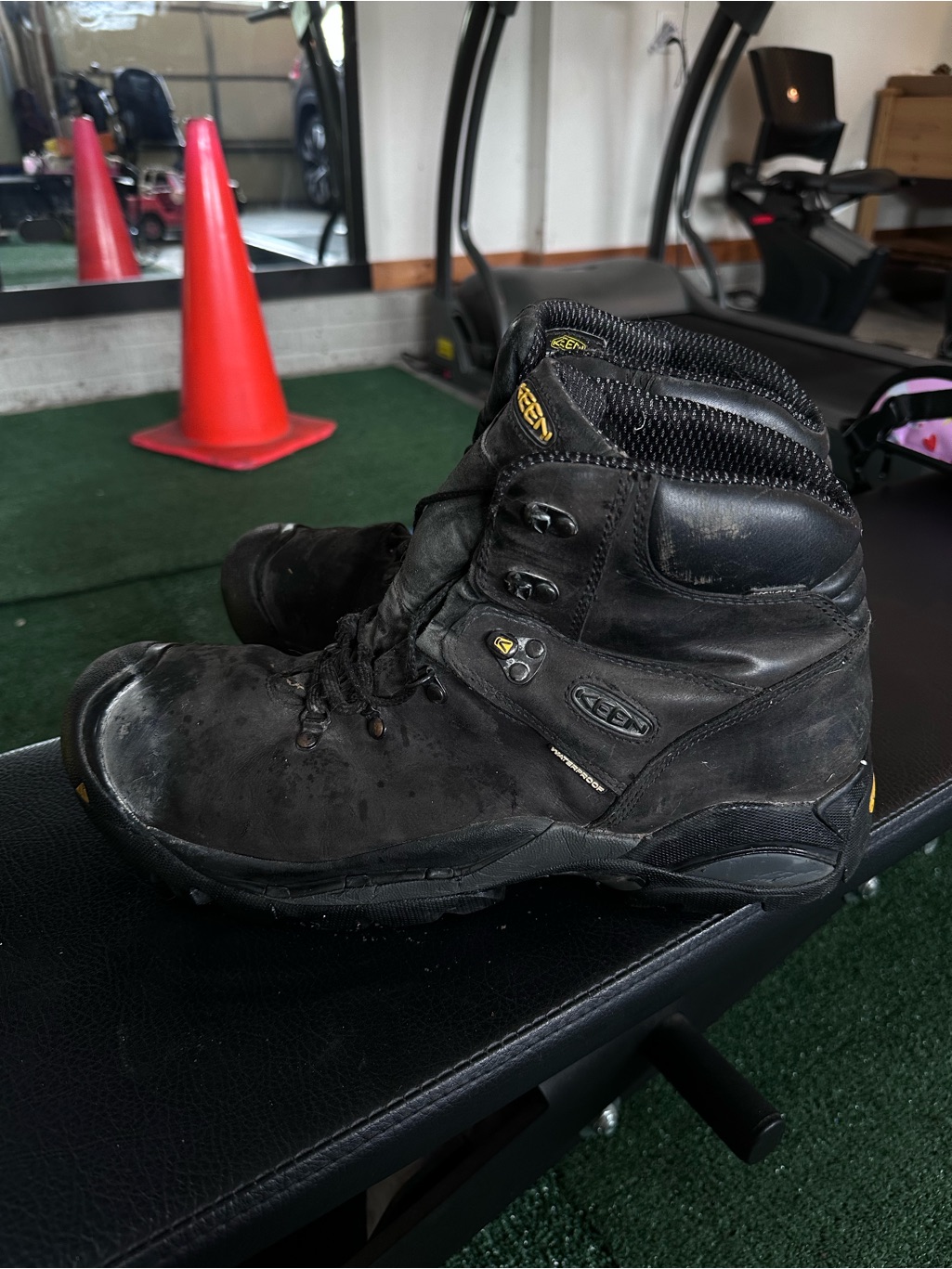 Keen Men's Louisville 6” Waterproof Steel Toe Black Leather Hiking Boots